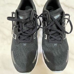 New Balance black Fuel Cell sneaker
